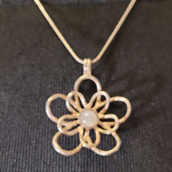 🌹NIB🌹Aurastella Solid Sterling Silver Flower Necklace with Moonstone - Picture 4 of 8